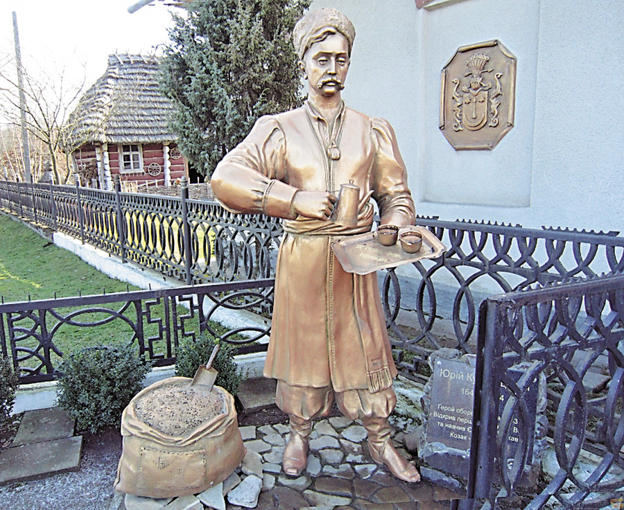 Королів і султанів багато, а людина, яка навчила Європу пити каву, — одна (пам’ятник Кульчицькому в Кульчицях.